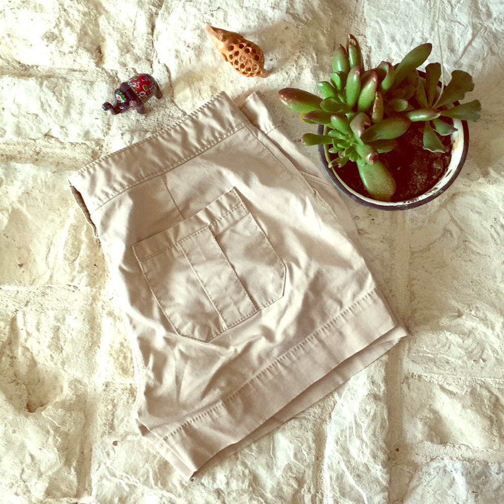 Cute khaki shorts!